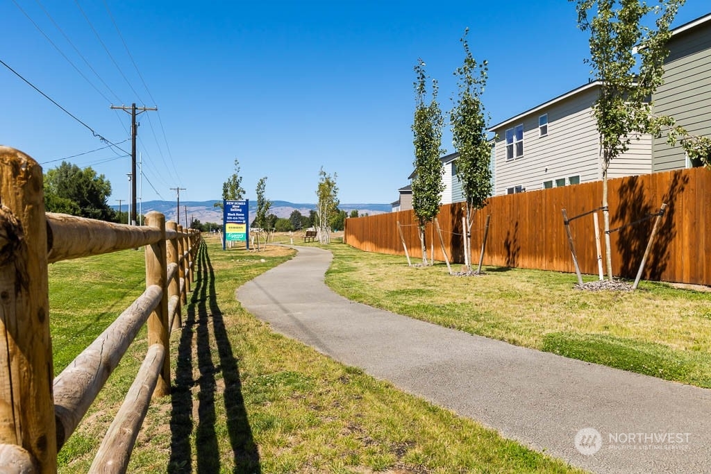 Property Photo:  3106 Wrangler Drive 322  WA 98926 