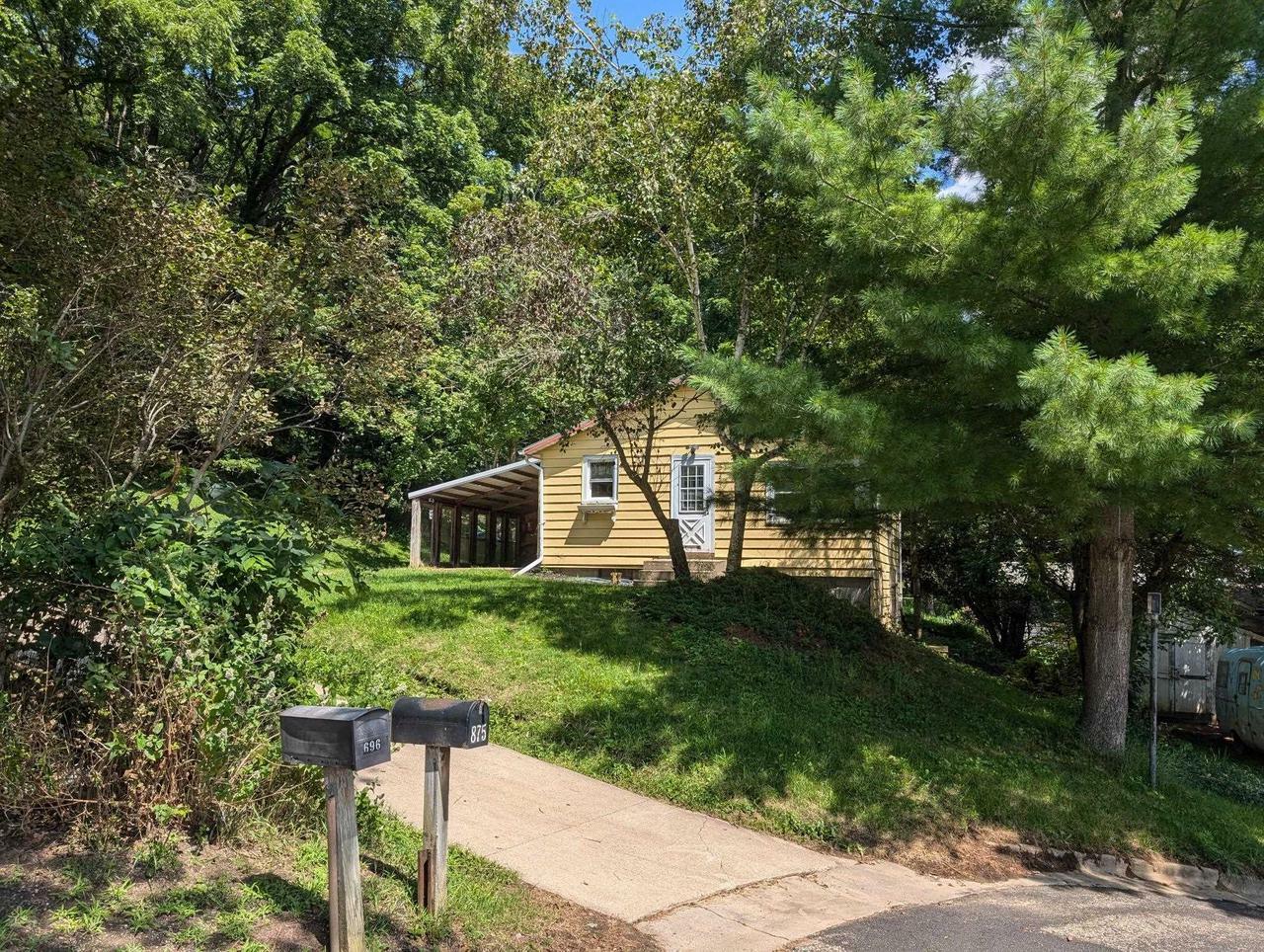 Property Photo:  875 North Chestnut Street  WI 53581 