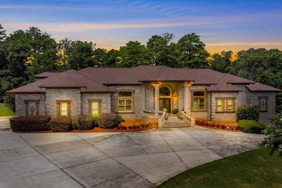 Property Photo: 1113 Moccasin Trail GA 30052