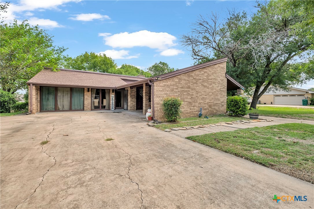 Property Photo:  602 White Oak Lane  TX 76548 