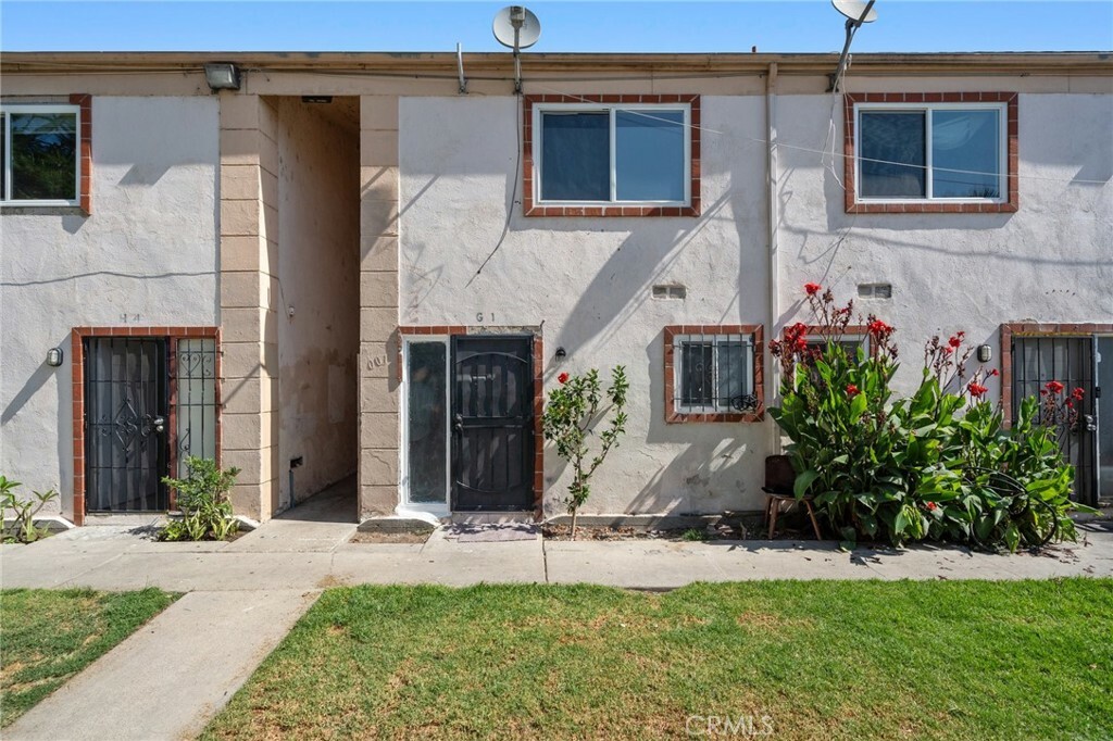 Property Photo:  1001 E Camile Street G1  CA 92701 