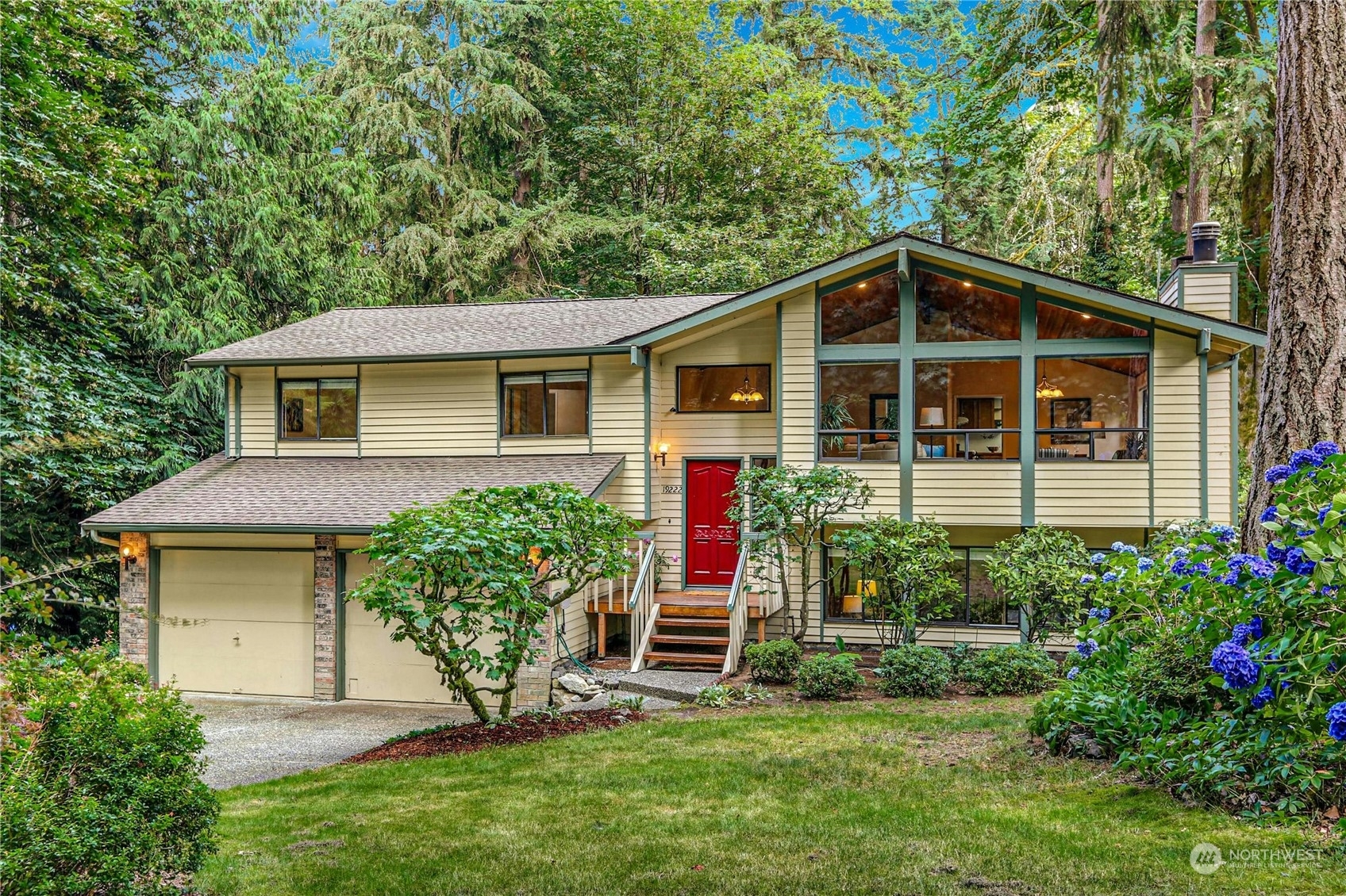 Property Photo:  19222 152nd Avenue NE  WA 98072 