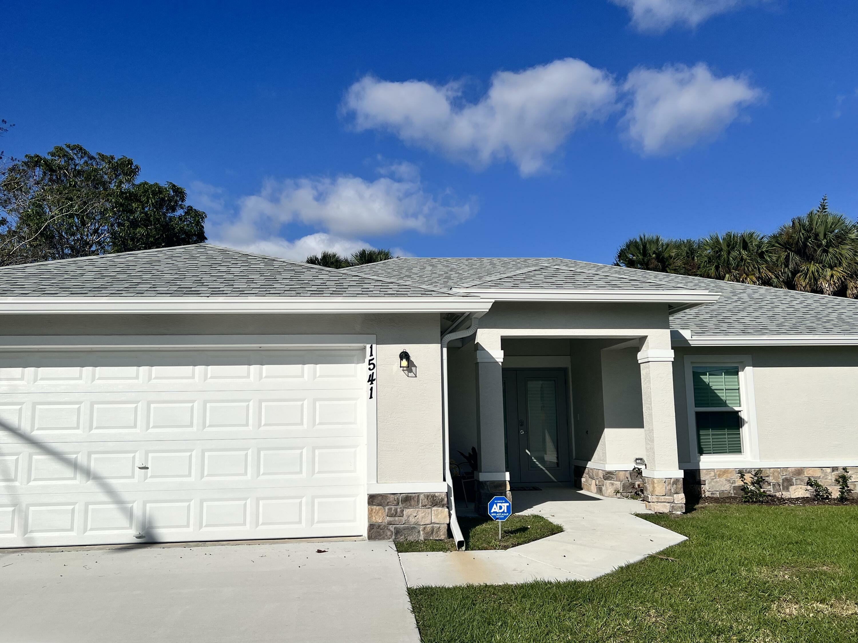 Property Photo:  1541 SW Urbino Avenue  FL 34953 