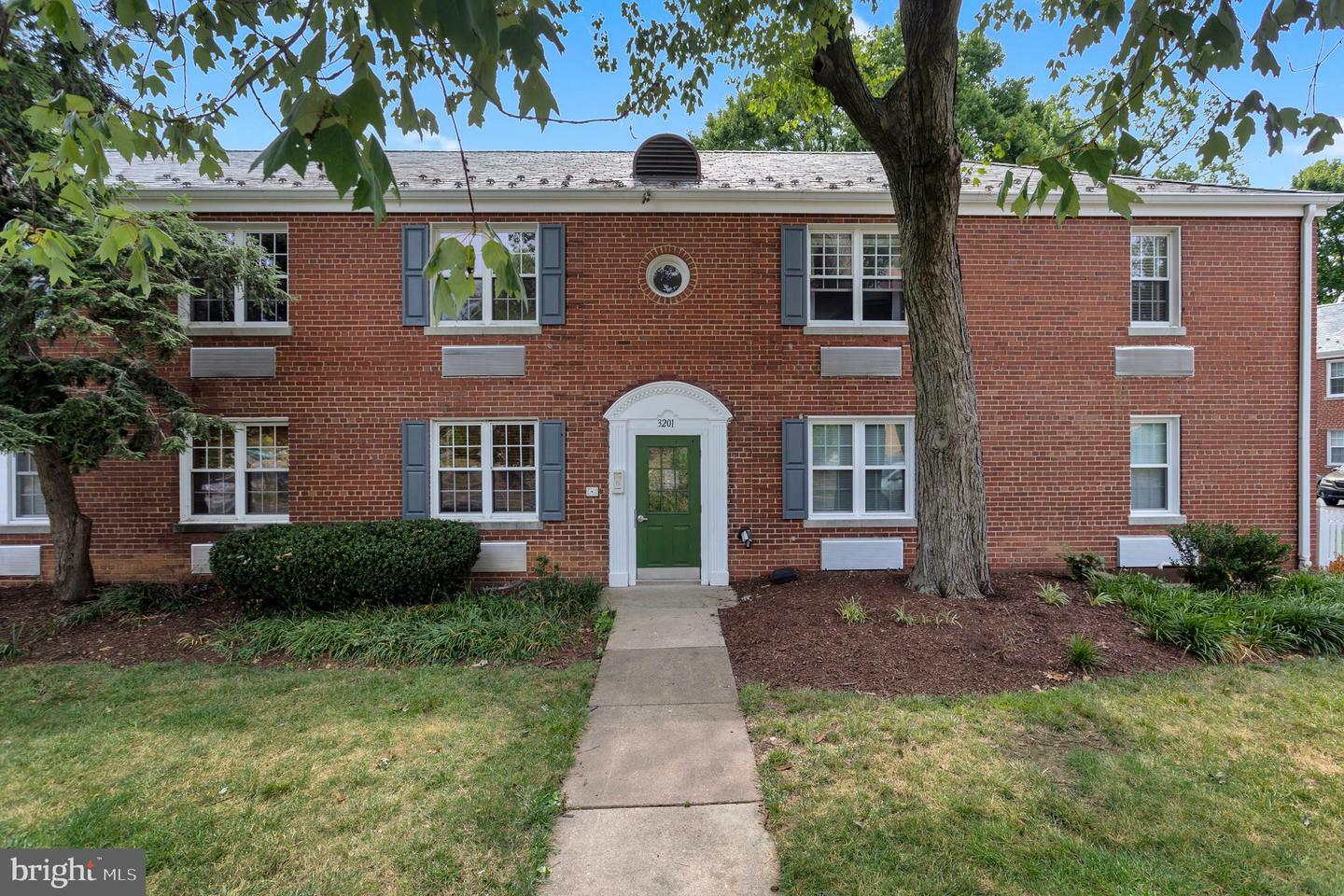 Property Photo:  3201 Commonwealth Avenue B  VA 22305 