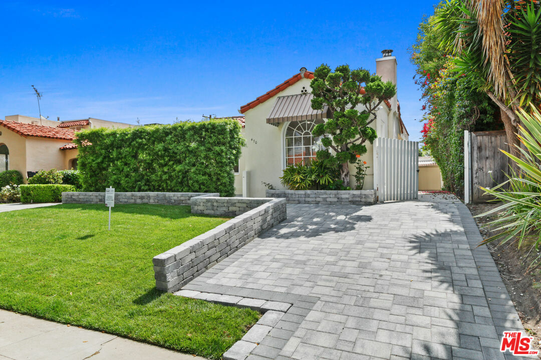 Property Photo:  470  S Wetherly Dr  CA 90211 