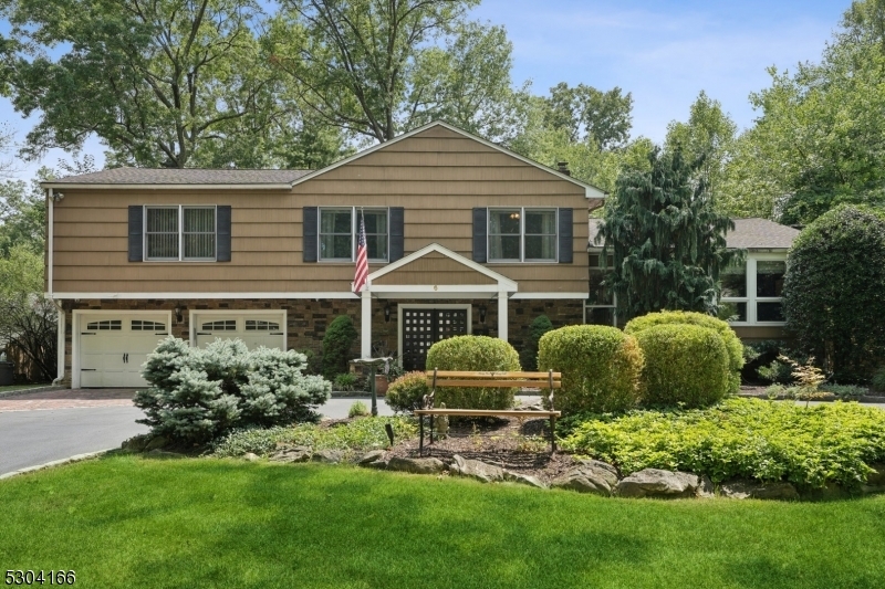 Property Photo:  6 Brentwood Dr  NJ 07039 