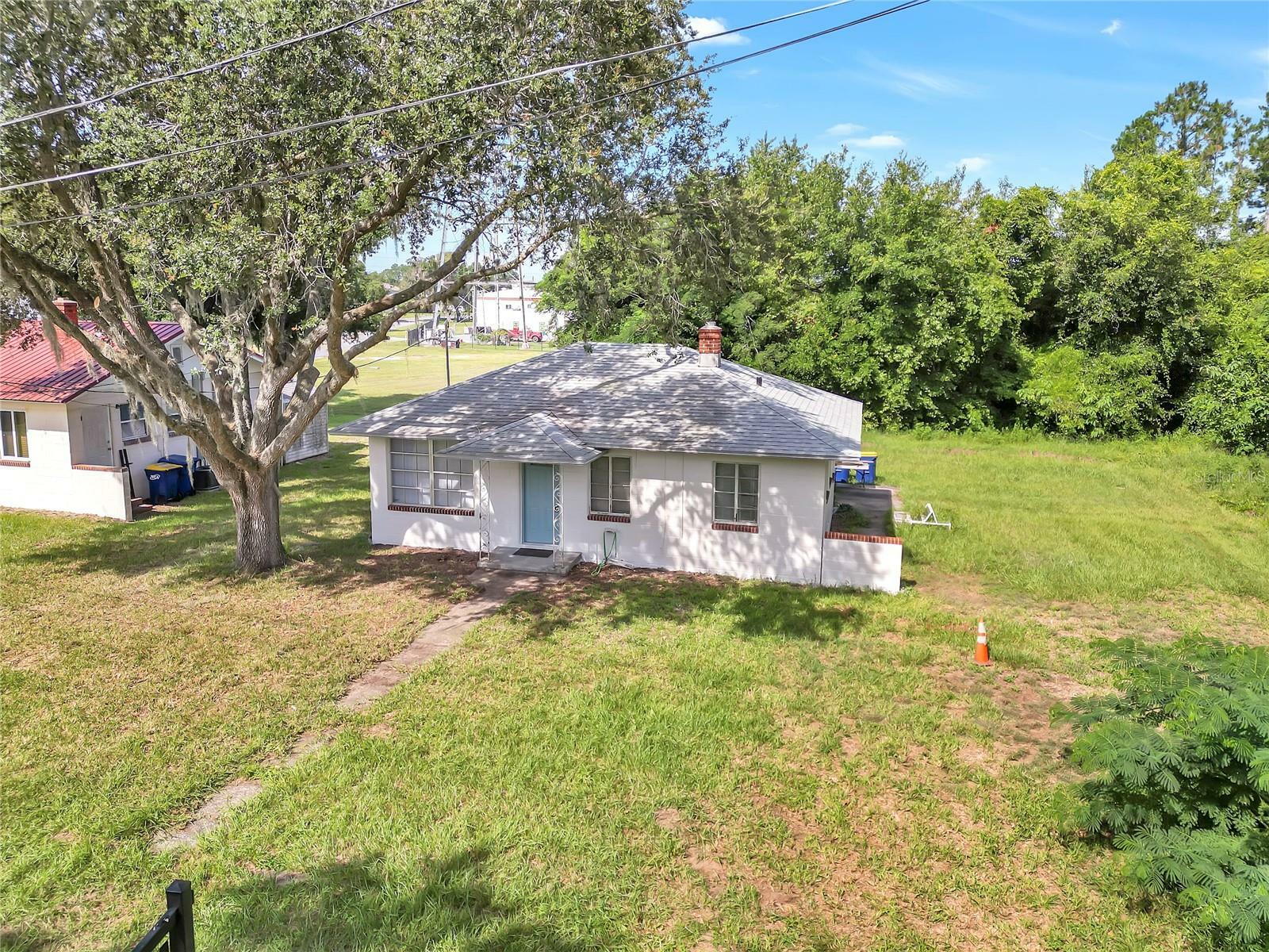 Property Photo:  105 N Florida Avenue  FL 34737 