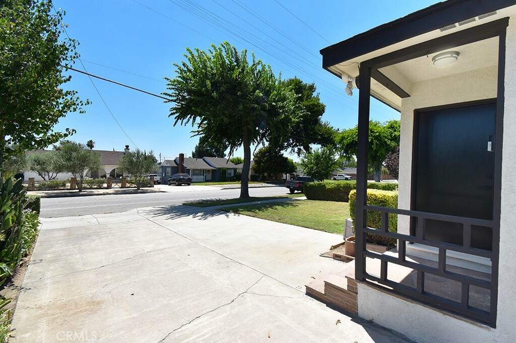 Property Photo:  799 E 7th Street  CA 91786 