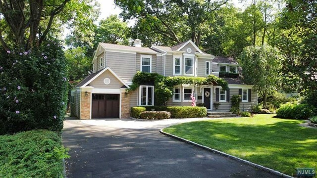 Property Photo:  389 Oakwood Drive  NJ 07481 