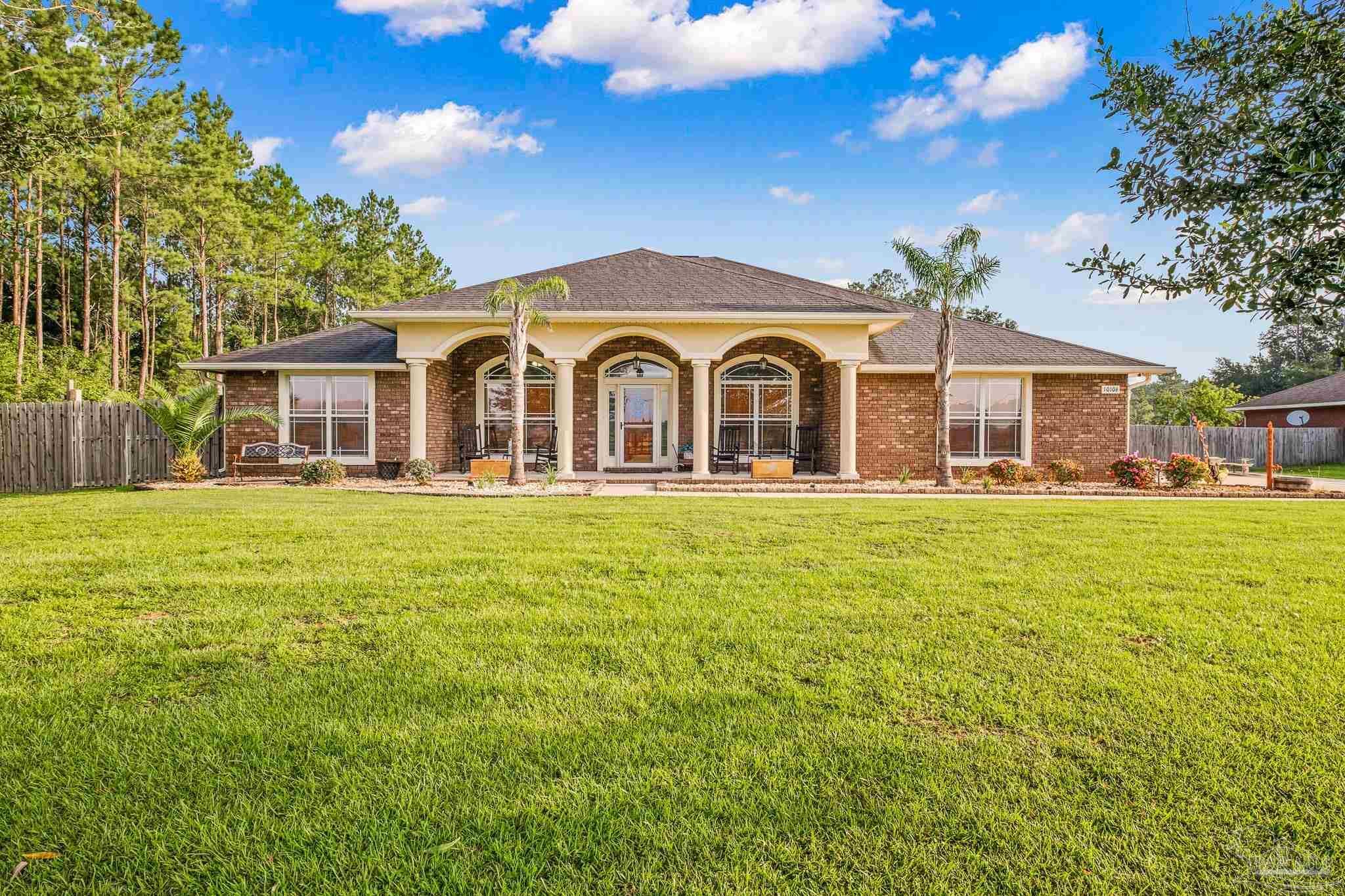 Property Photo: 10106 Nichols Lake Rd FL 32583