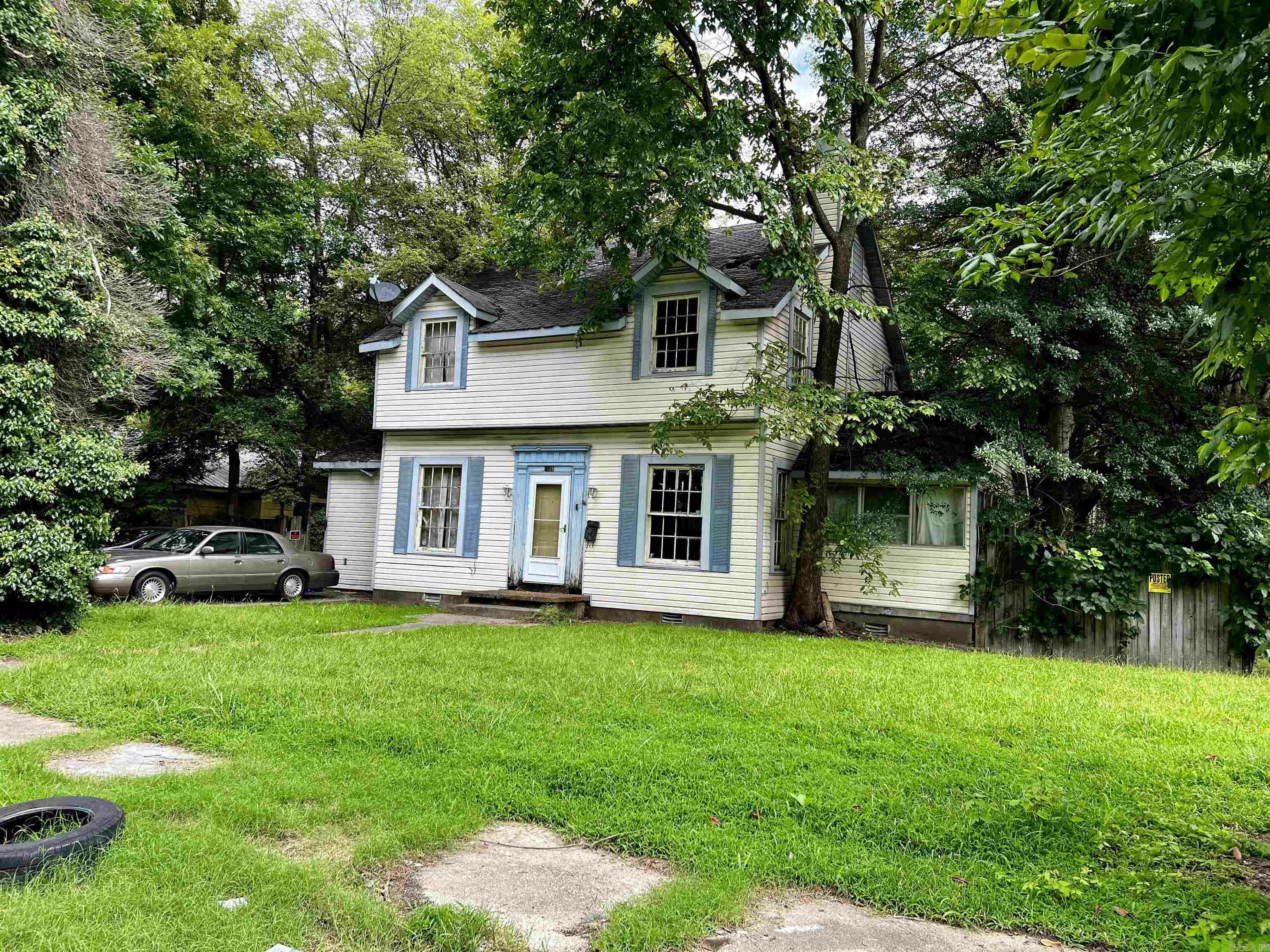 Property Photo:  1028 W Walnut Street  AR 72315 