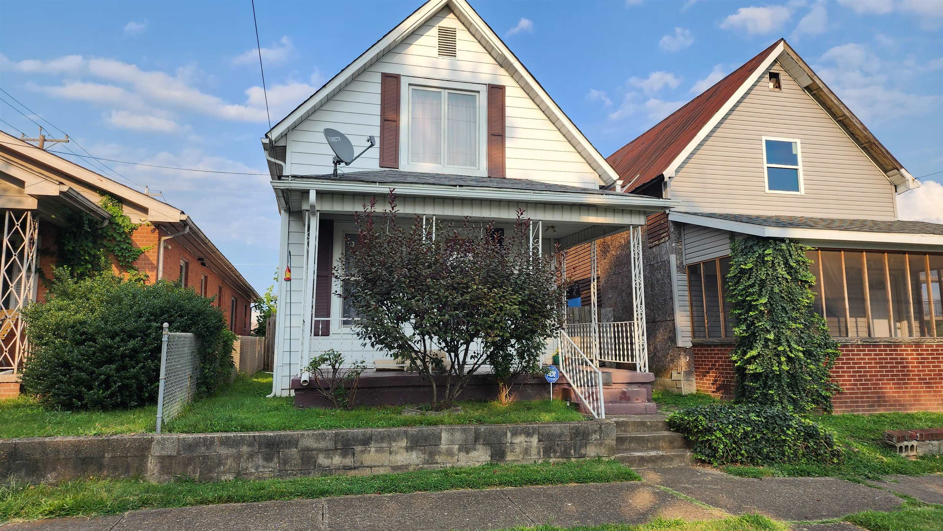 Property Photo:  624 15th Street  WV 25701 