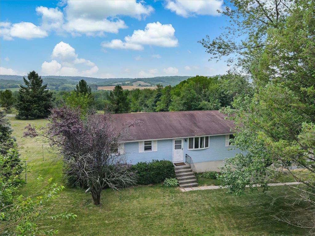 Property Photo:  7652 Kings Highway  PA 18066 