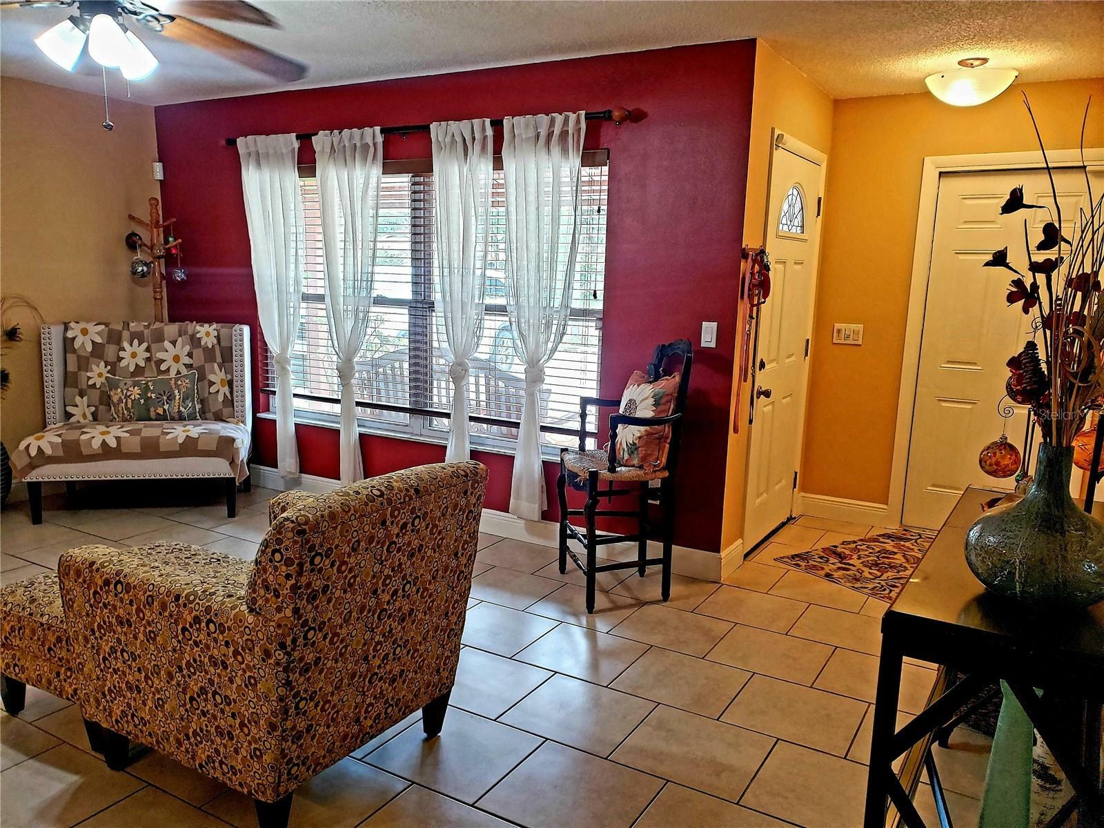 Property Photo:  823 Osceola Trail  FL 32707 