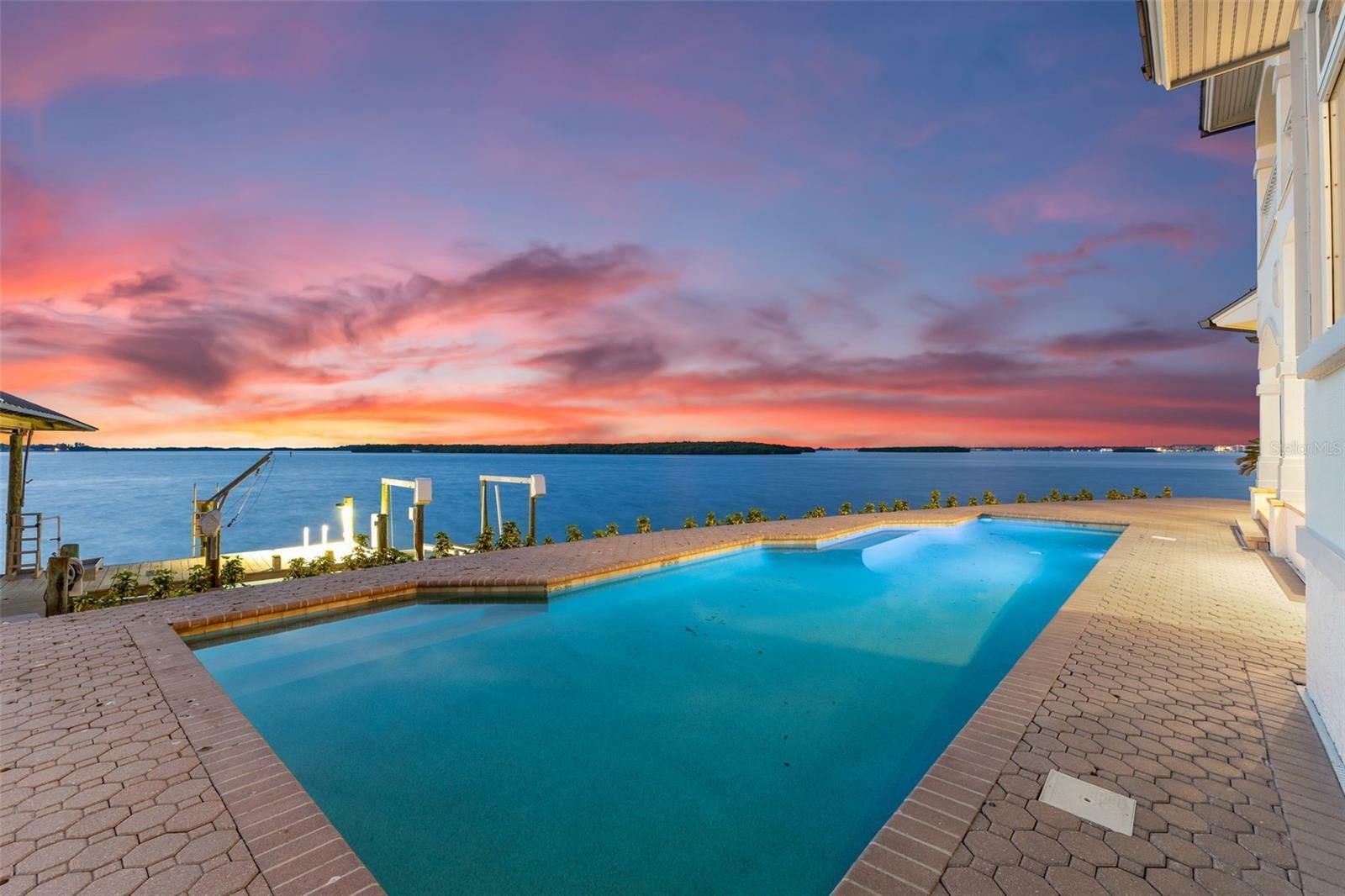 Property Photo: 900 Harbor Island FL 33767