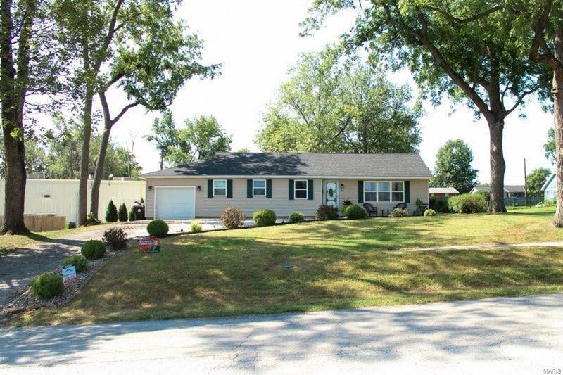 Property Photo:  423 E Ross Street  MO 63461 