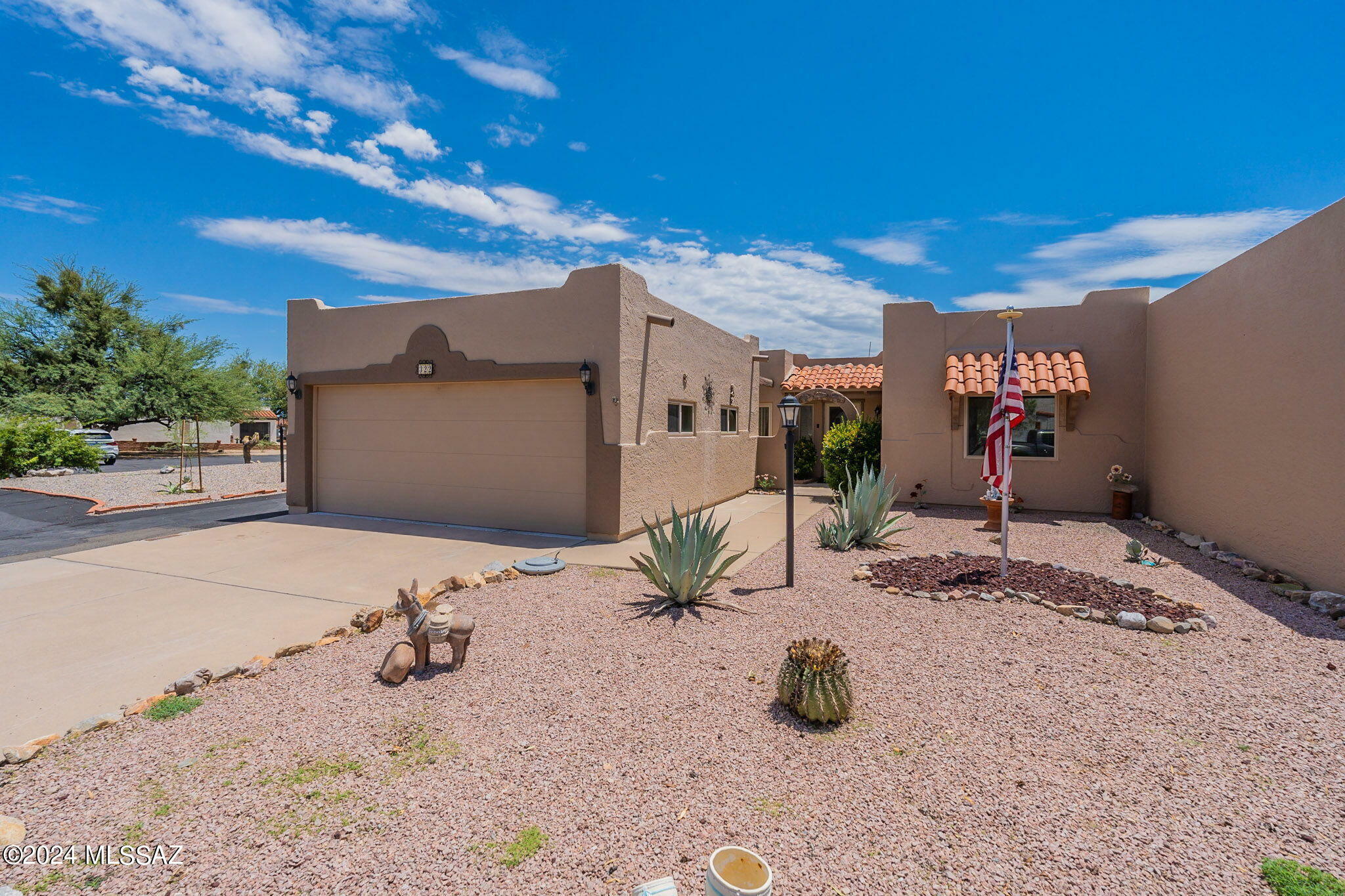 Property Photo:  322 E Paseo Verde  AZ 85614 