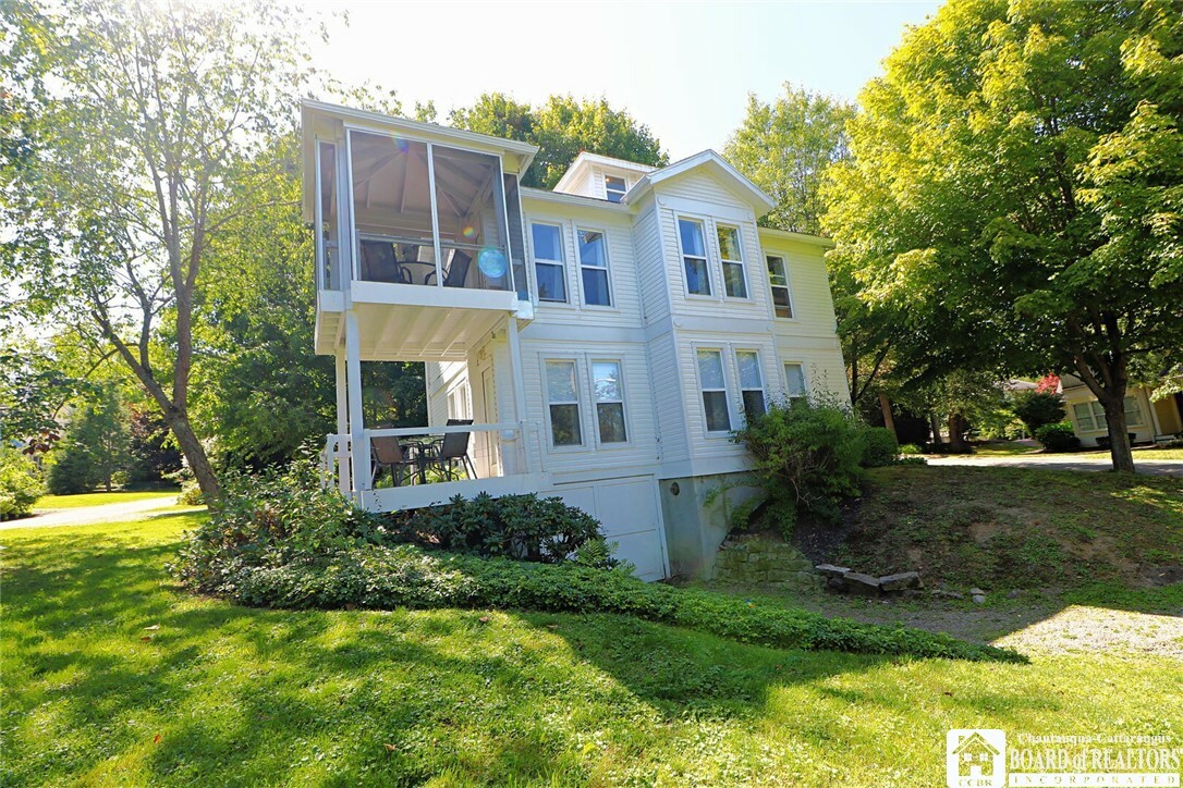 Property Photo:  