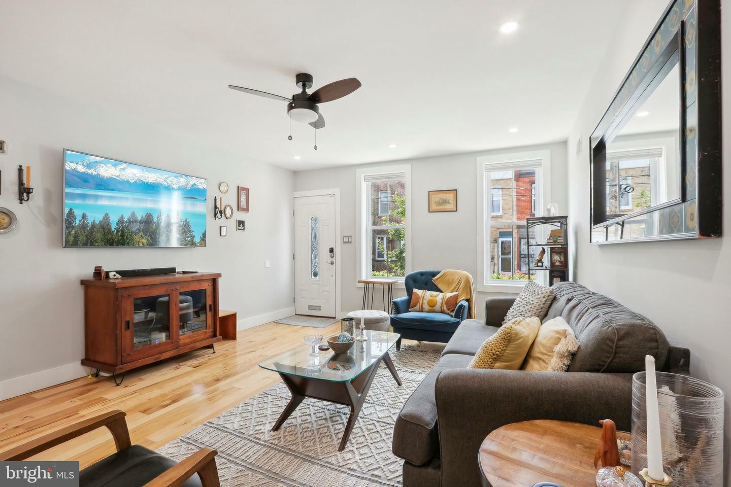 Property Photo:  2225 Carpenter Street  PA 19146 