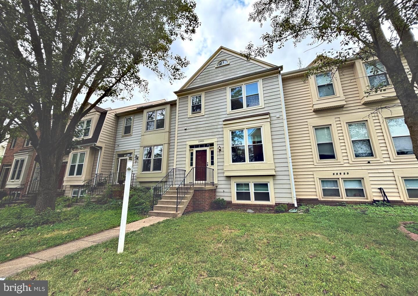 Property Photo:  13921 Middle Creek Place  VA 20121 
