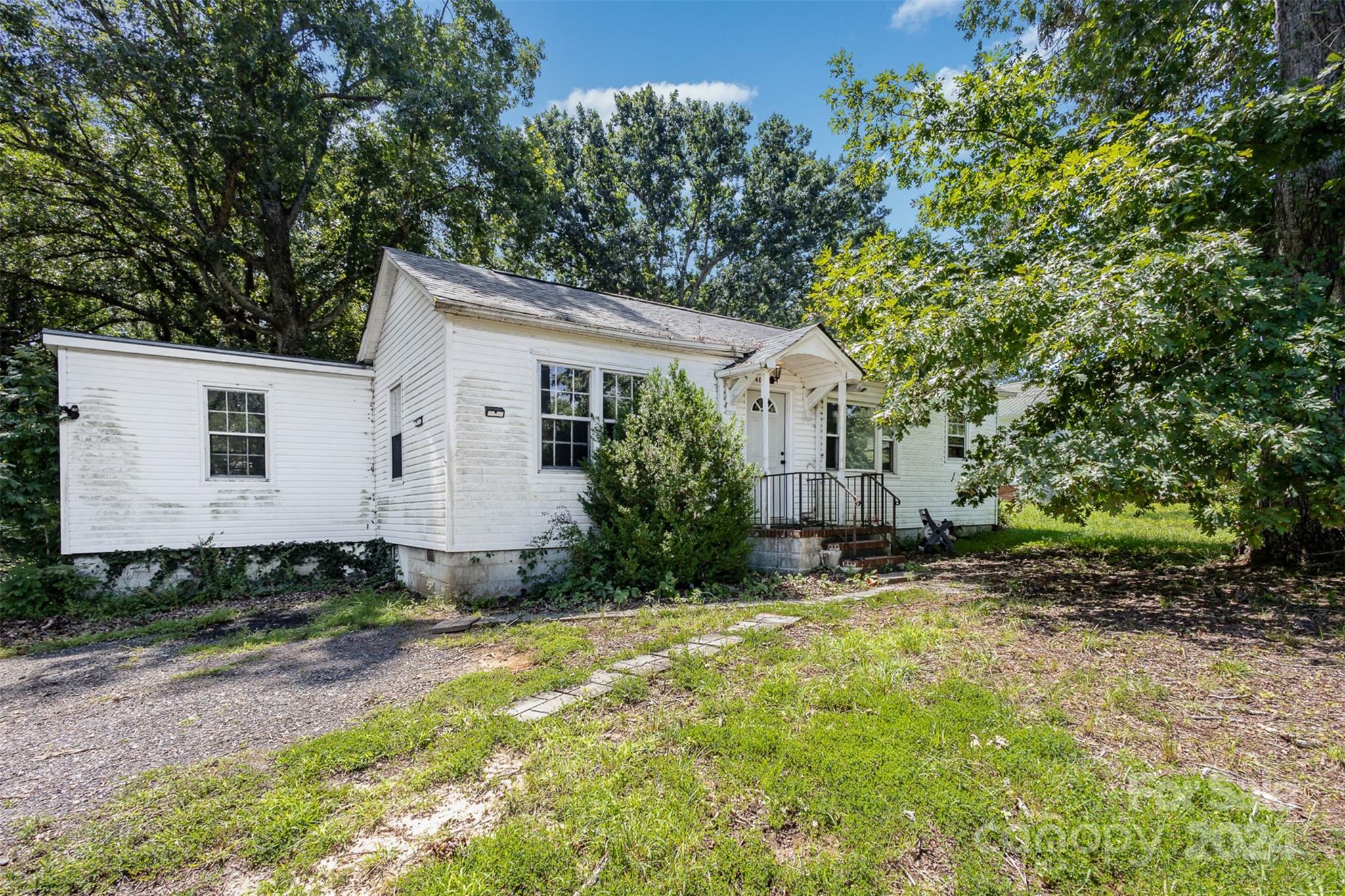 Property Photo:  1940 33rd Avenue NE  NC 28601 