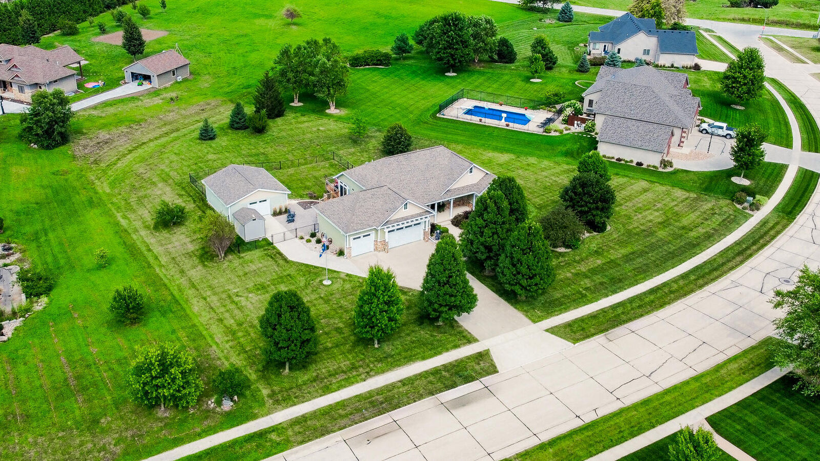 Property Photo:  1305 Sand Cherry Lane  IA 50124 
