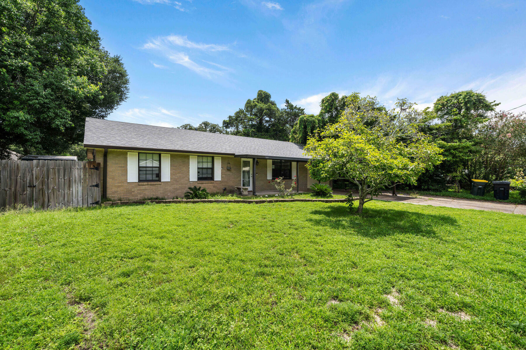 Property Photo:  111 NW Robinwood Drive  FL 32548 