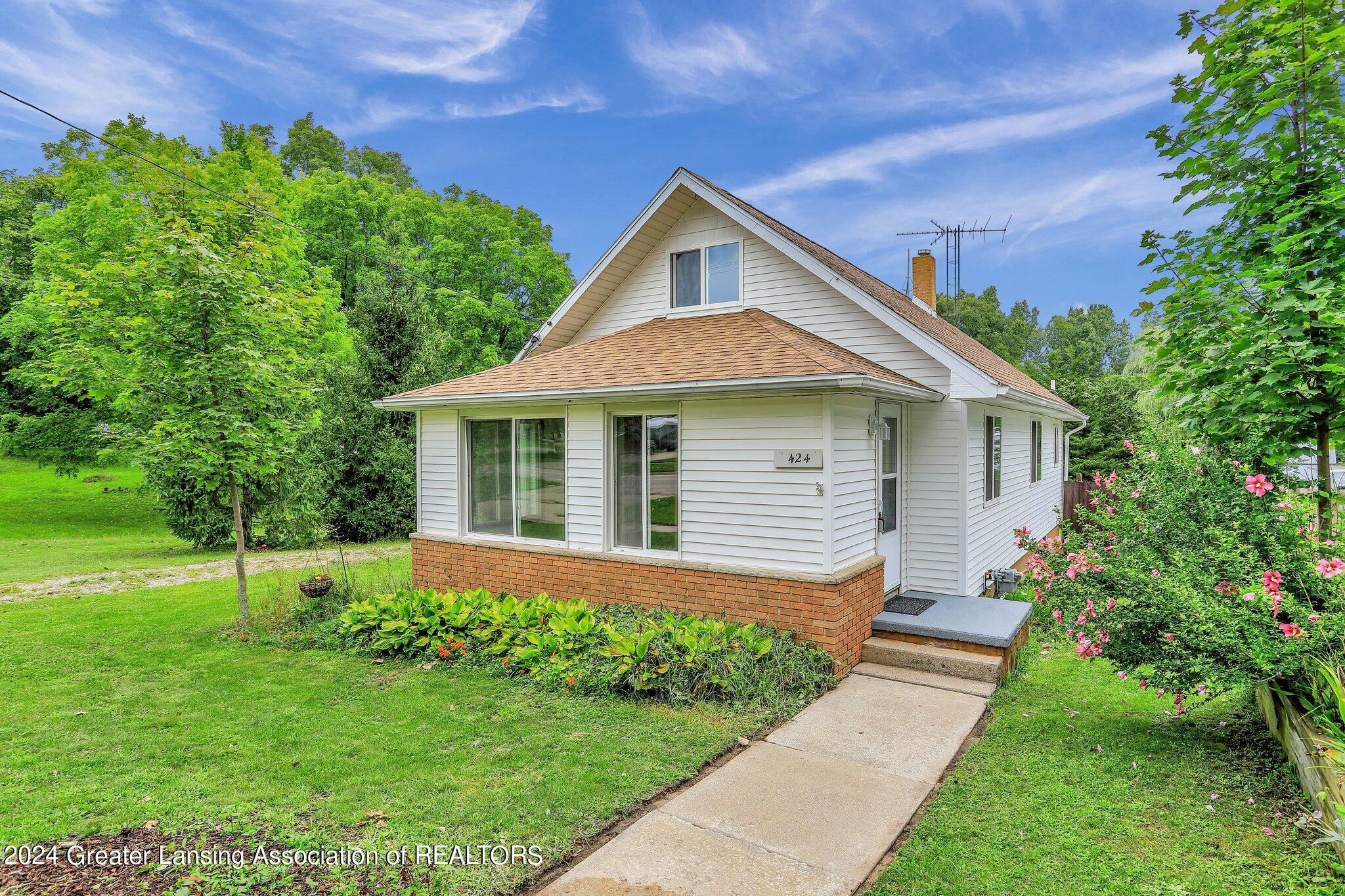 Property Photo:  424 W Jefferson Street  MI 48821 