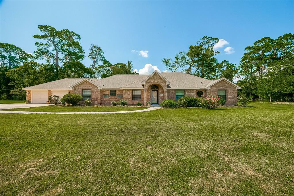 Property Photo:  16 Autumn Oaks Drive  TX 77521 