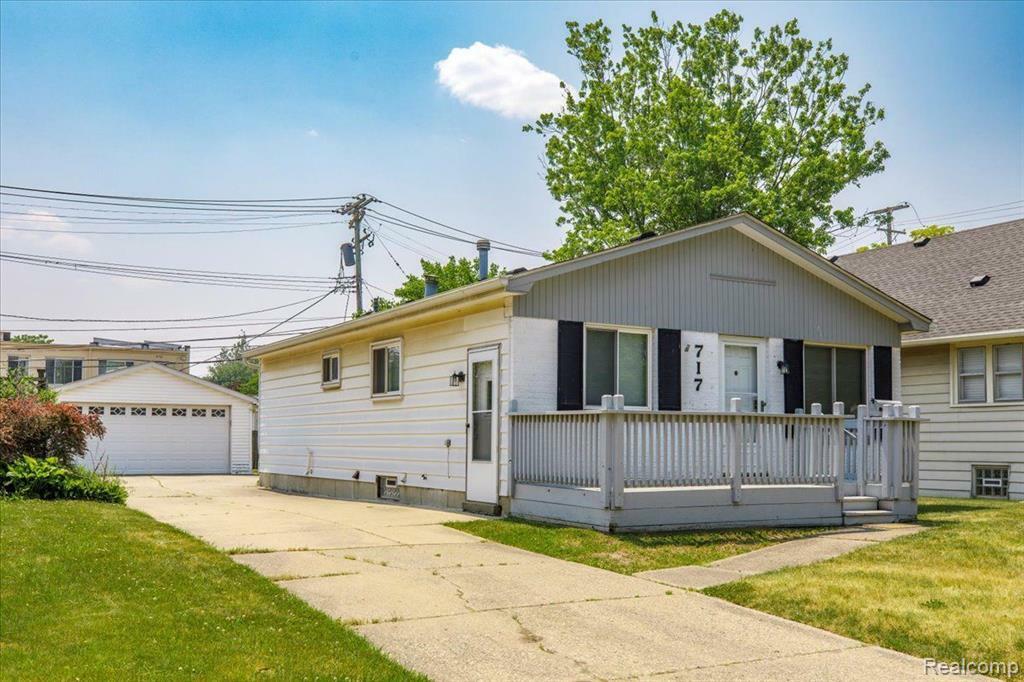 Property Photo: 717 Louis Avenue MI 48067 4603