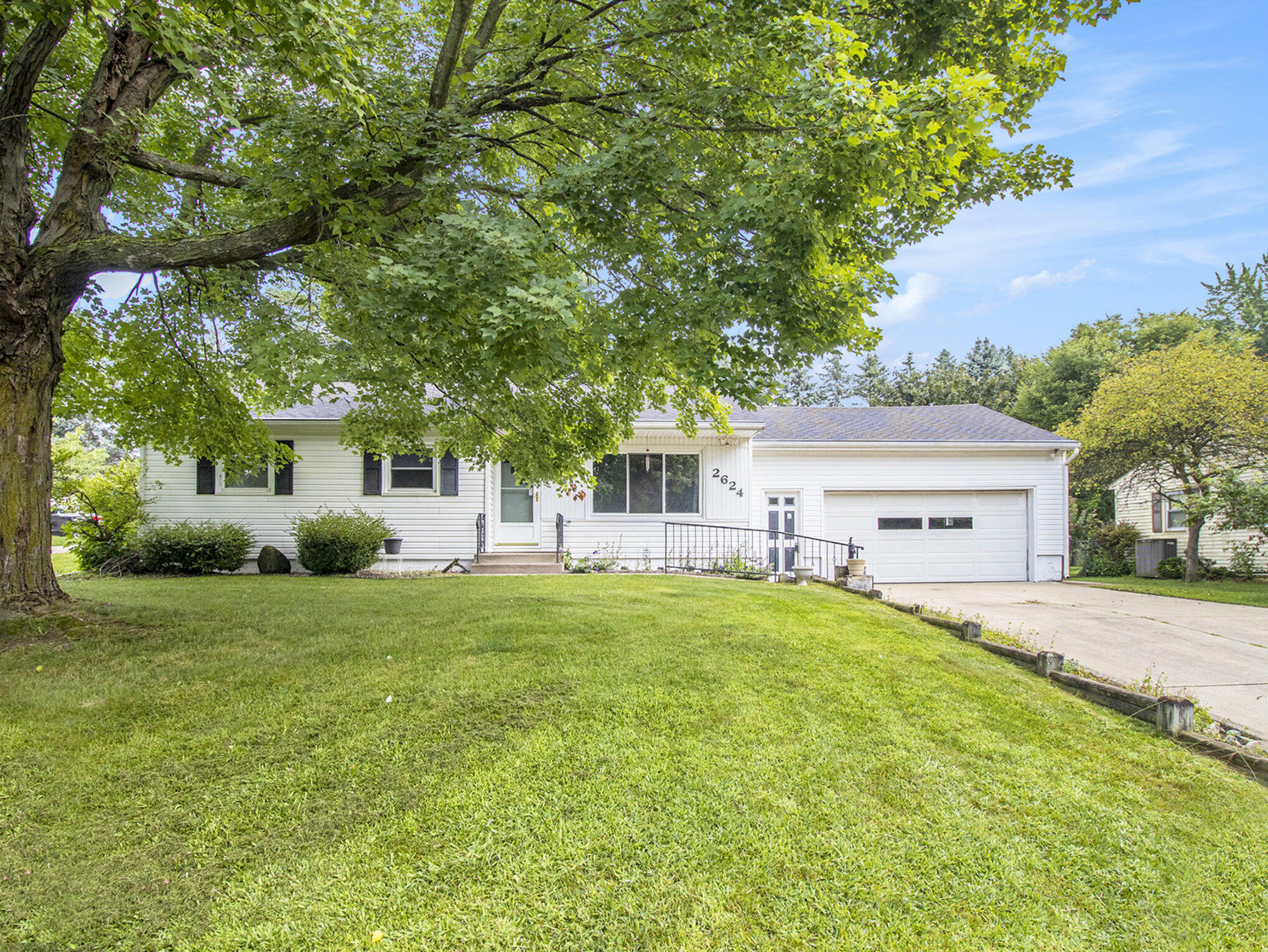 Property Photo:  2624 Rolling Hill Avenue  MI 49024 