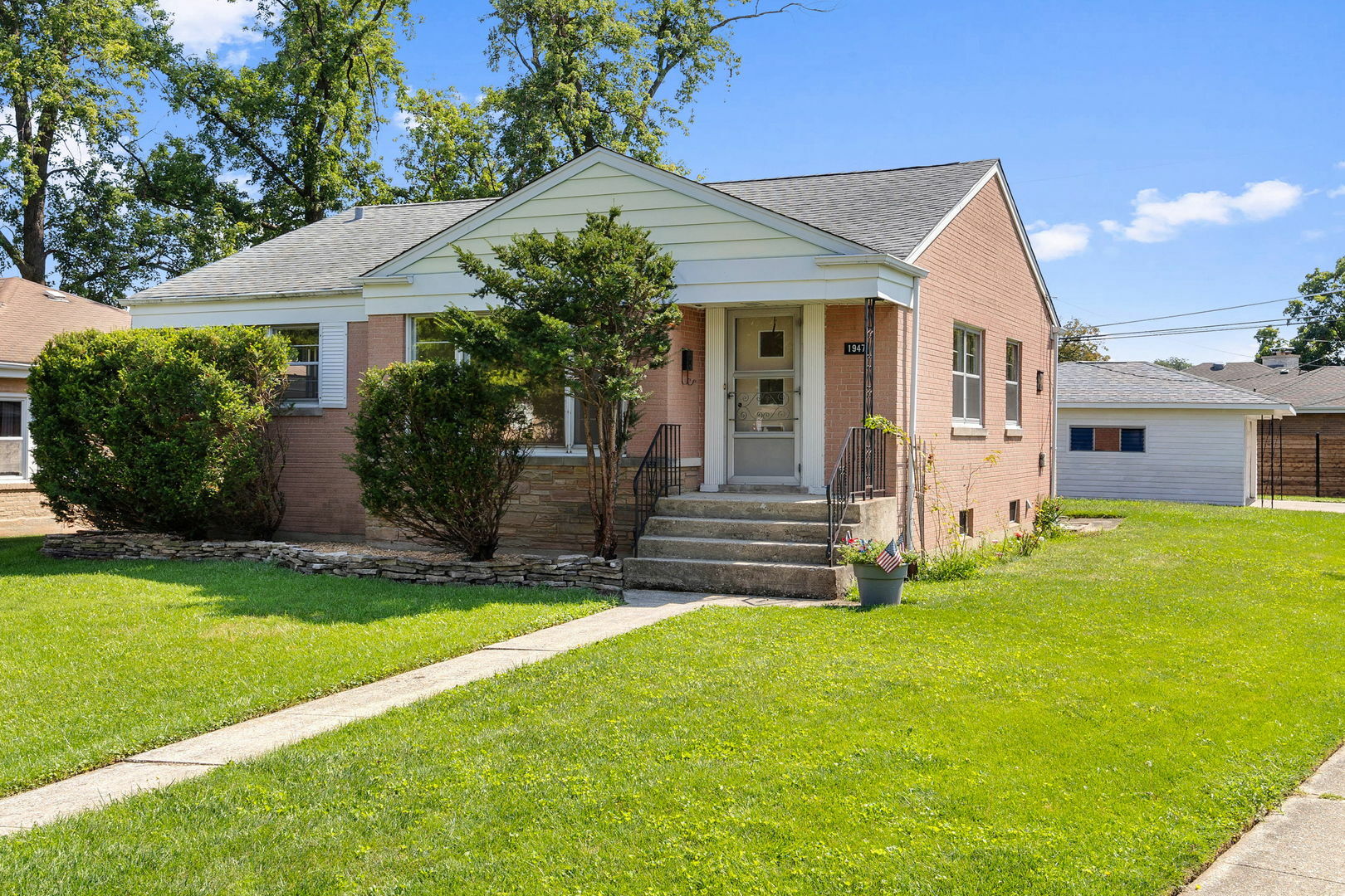 Property Photo:  1947 Mayfair Avenue  IL 60154 