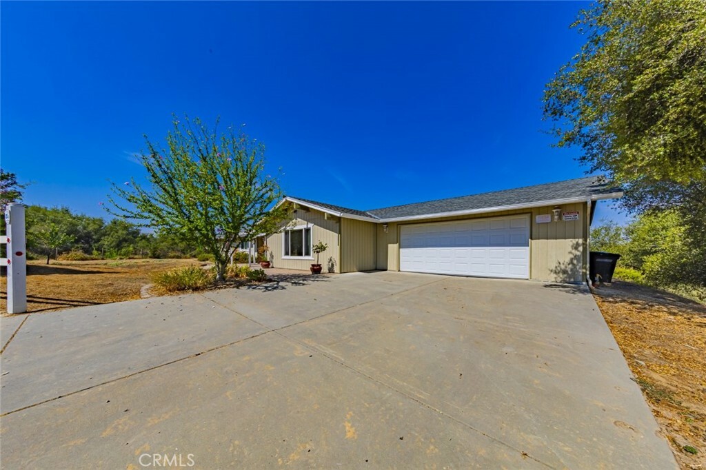 Property Photo:  31678 Buck Run Lane  CA 93614 