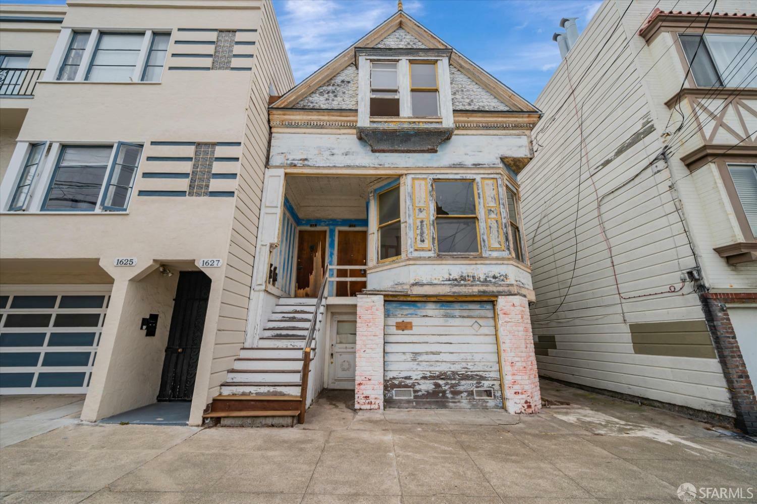 Property Photo: 1635 Sanchez Street CA 94131