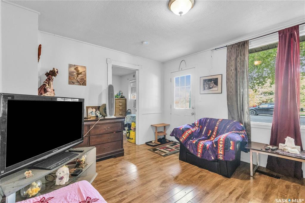 Property Photo:  219 Y Avenue S  SK S7M 3J4 