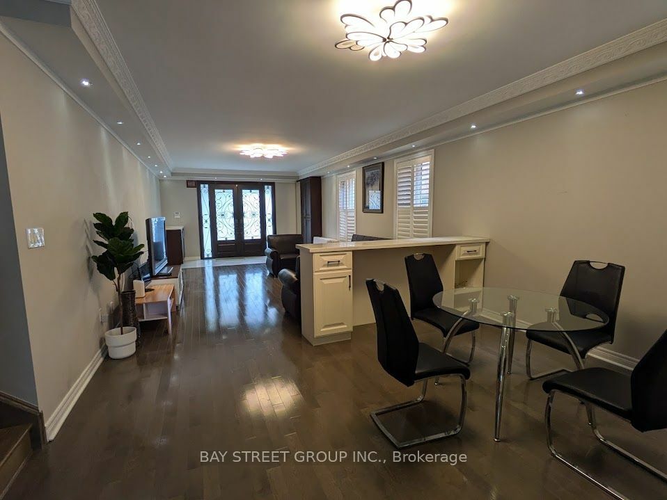 Property Photo:  