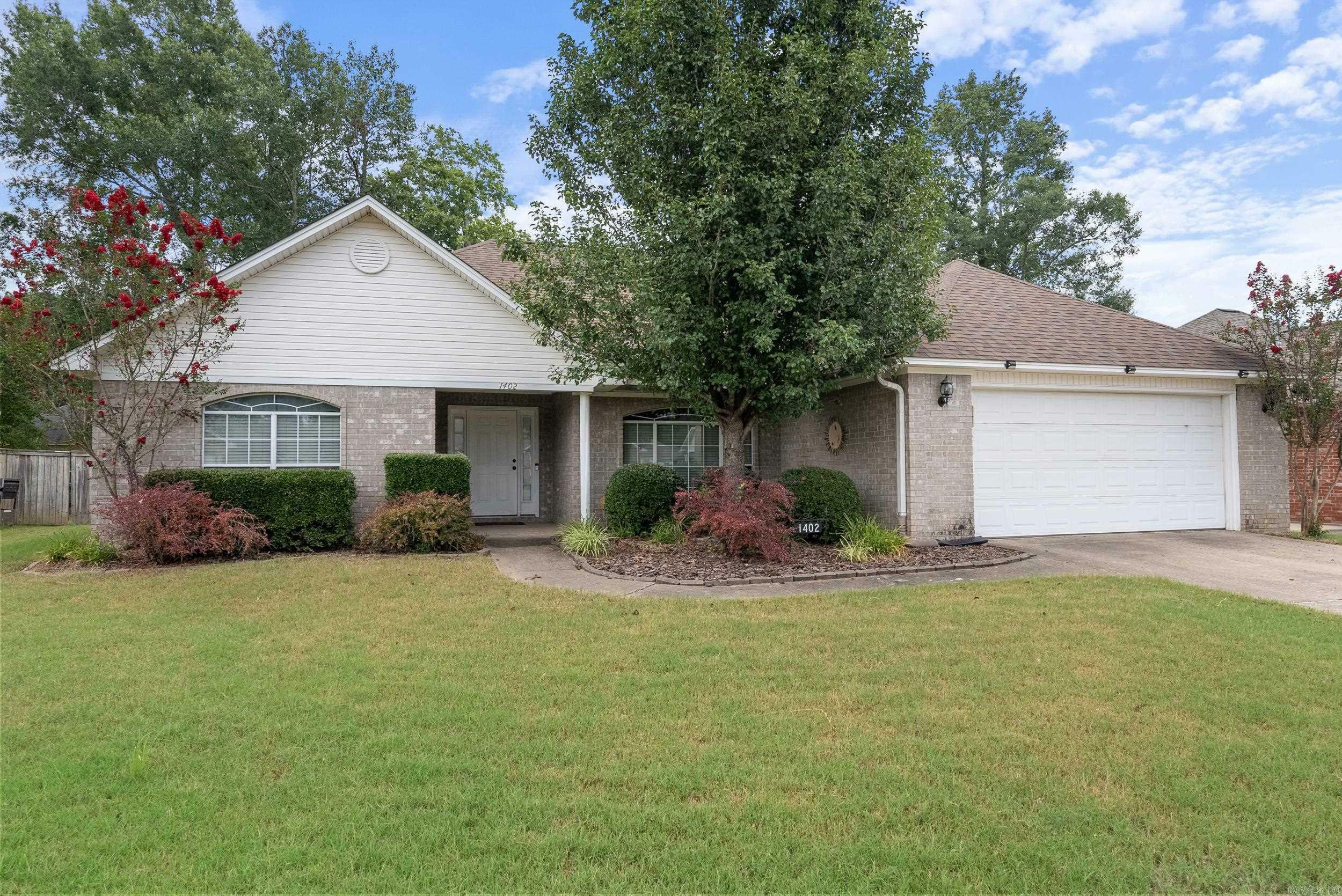 Property Photo:  1402 Pleasant Pointe Circle  AR 72022 