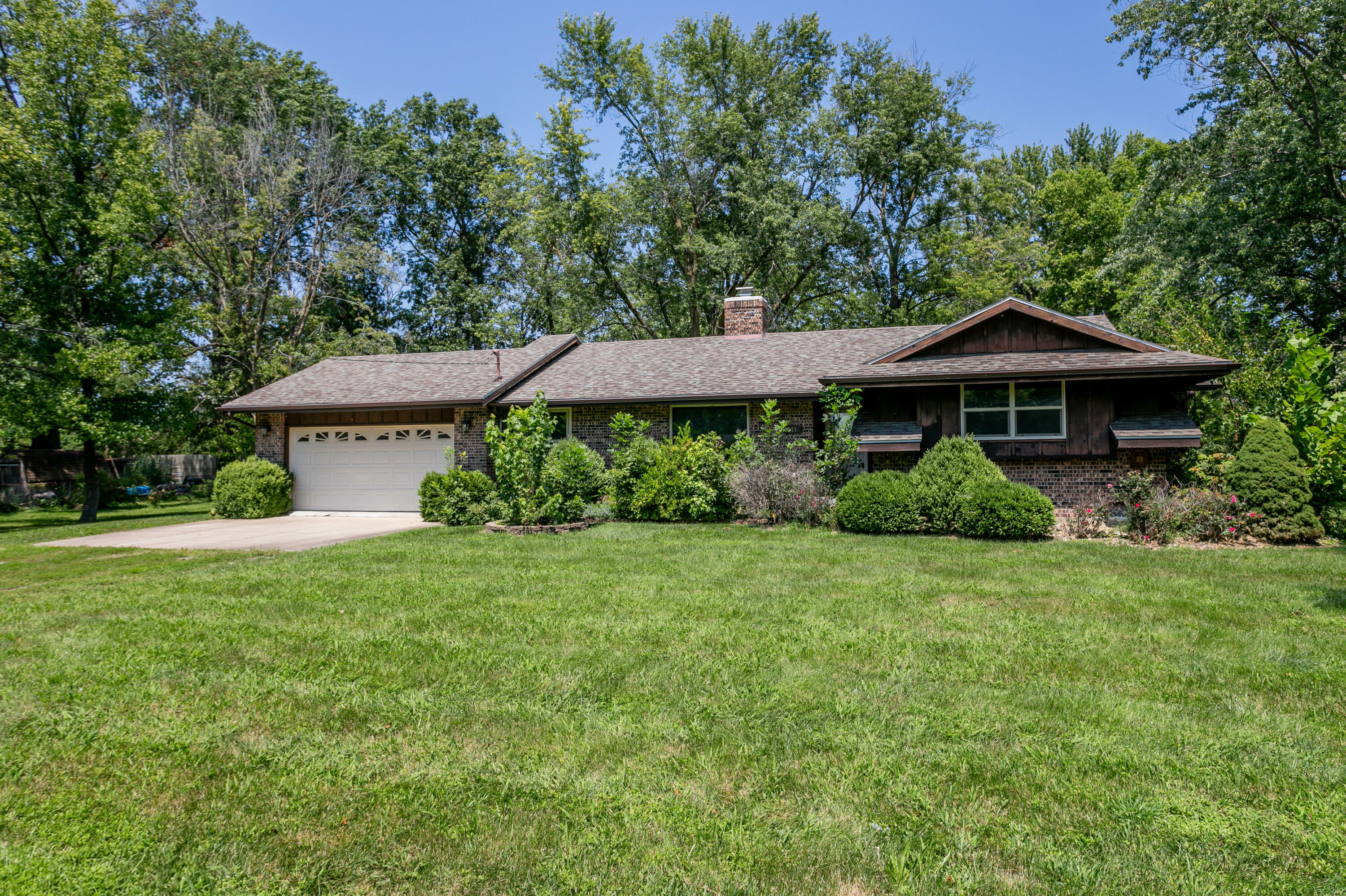 Property Photo:  211 Brown Ave  MO 65255 
