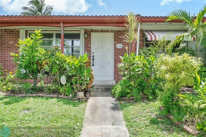 Property Photo:  1919 N 38th Ave  FL 33021 