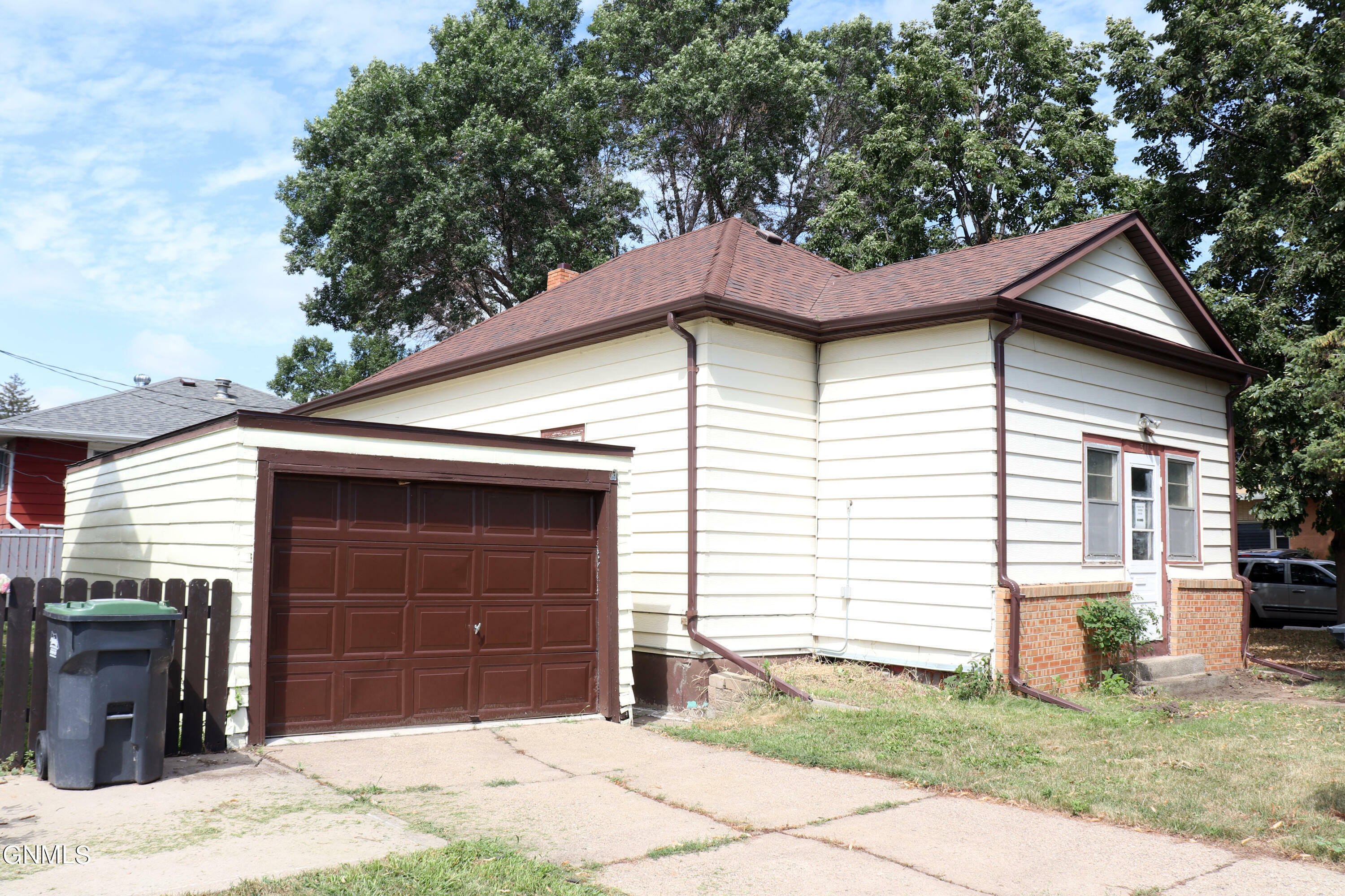 Property Photo:  311 1st Avenue NE  ND 58554 