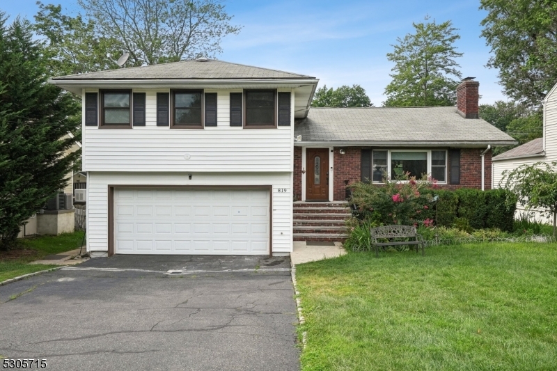 Property Photo:  819 Ridgewood Rd  NJ 07041 