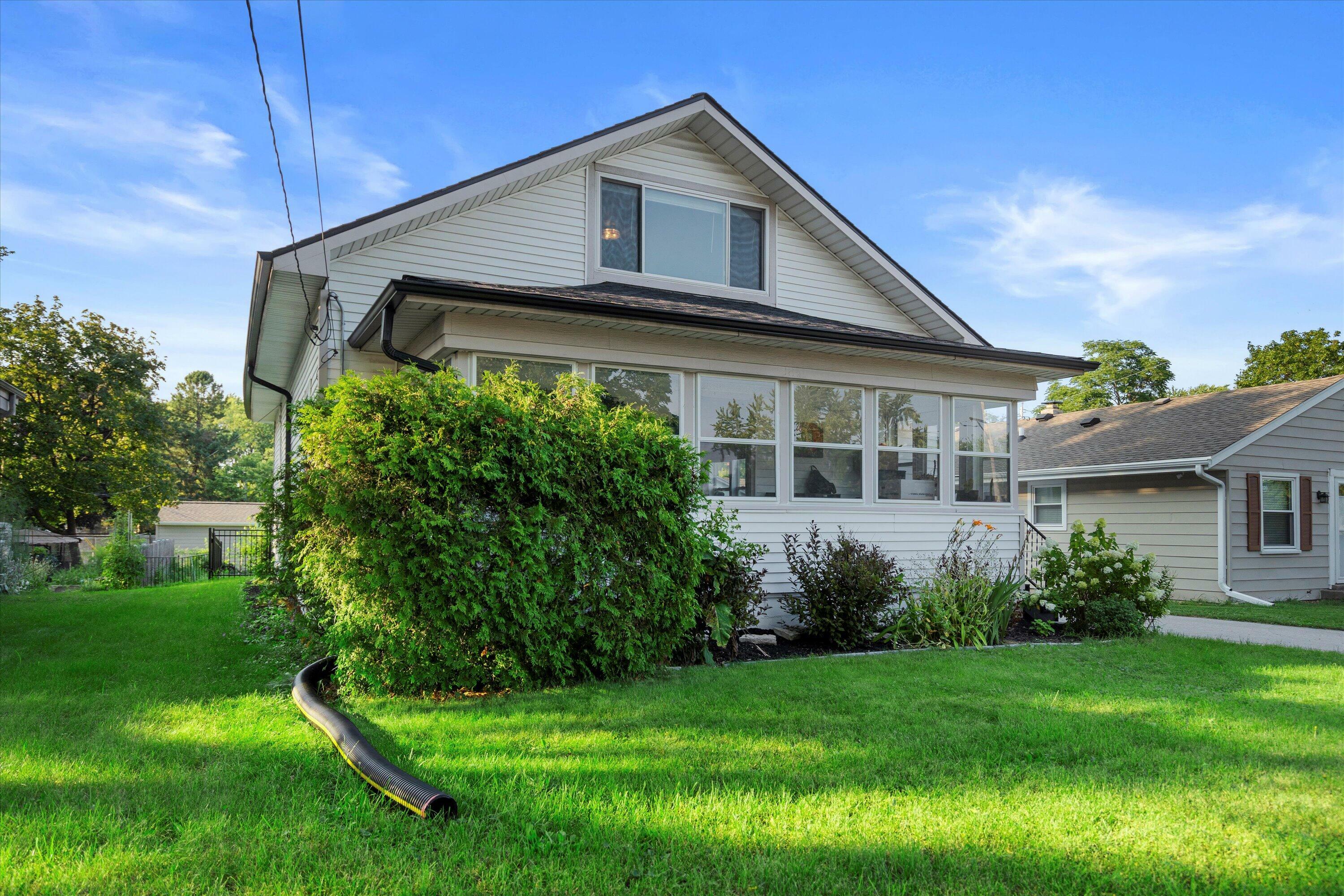 Property Photo:  1118 Arcadian Ave  WI 53186 