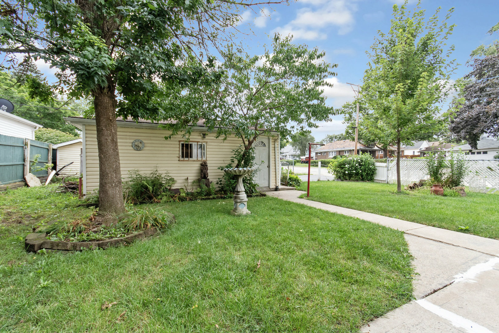 Property Photo:  925 Cora Street  IL 60435 