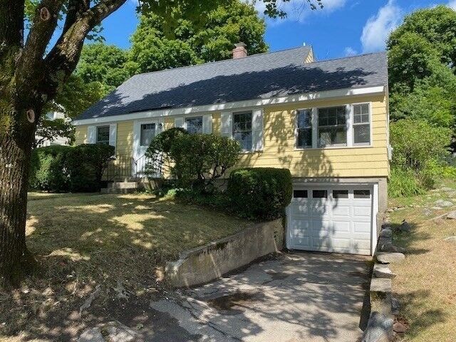 Property Photo:  14 Stratford Road  MA 01810 