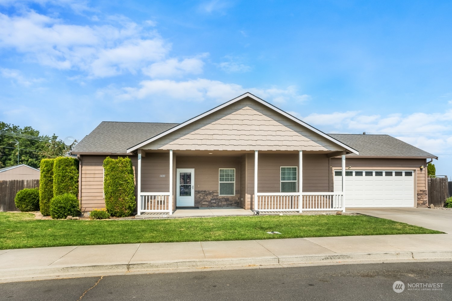 Property Photo:  1480 Artesia Avenue  WA 99362 