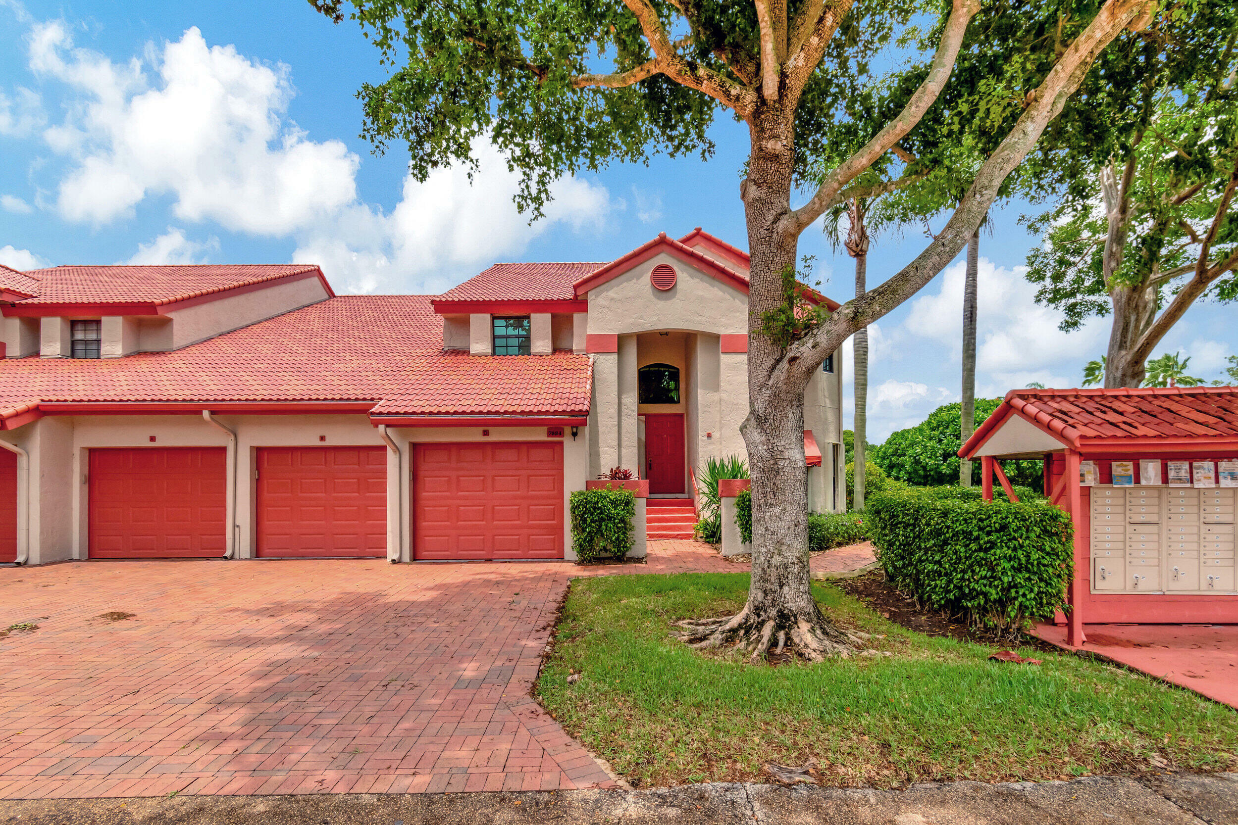 Property Photo:  7884 Lexington Club Boulevard B  FL 33446 