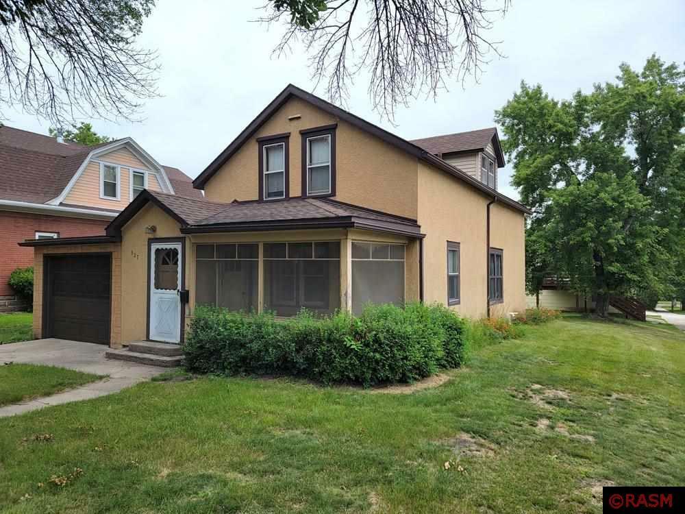 Property Photo:  327 Minnesota Street S  MN 56073 