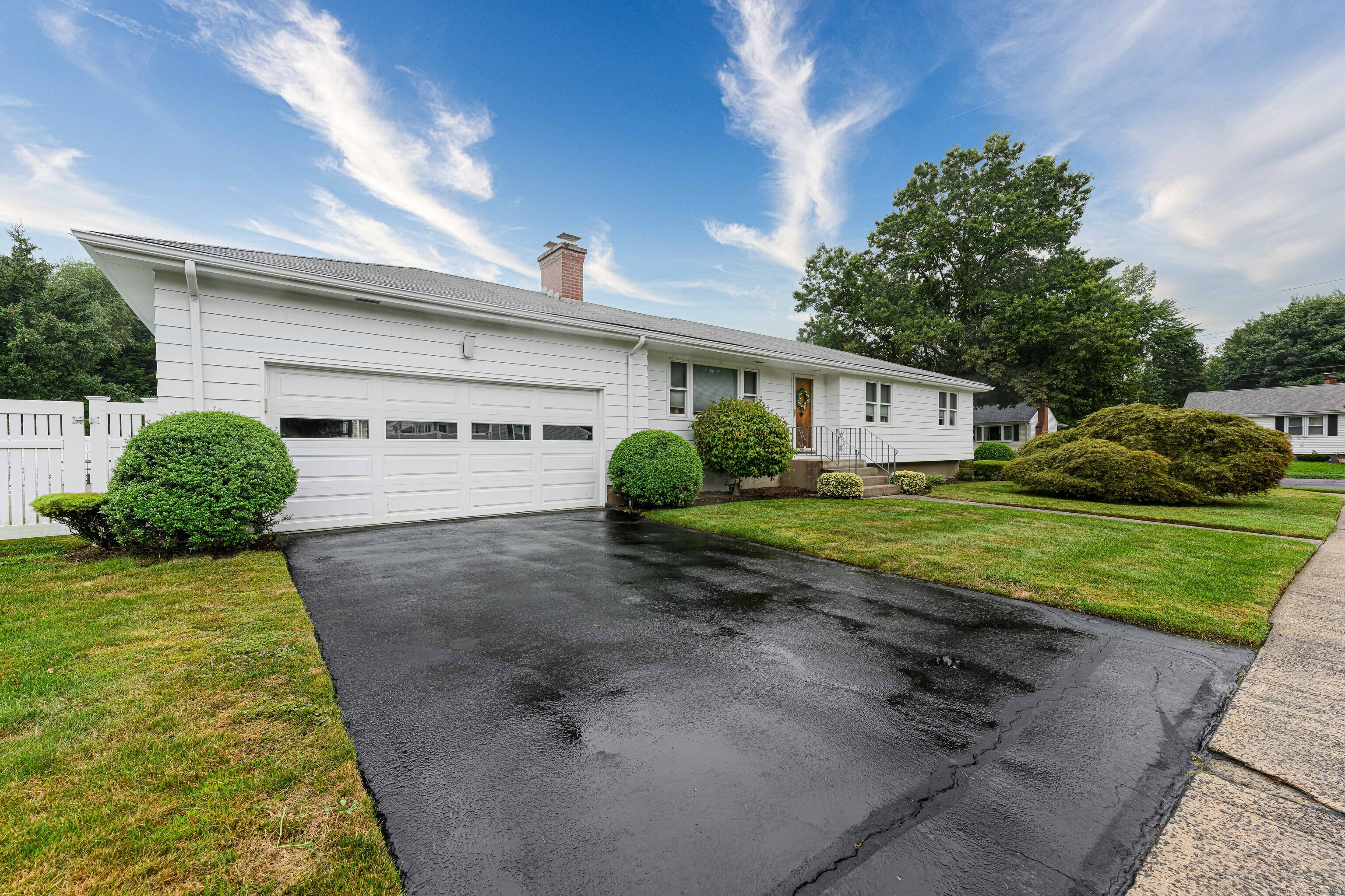 Property Photo:  32 Fieldcrest Lane  CT 06514 