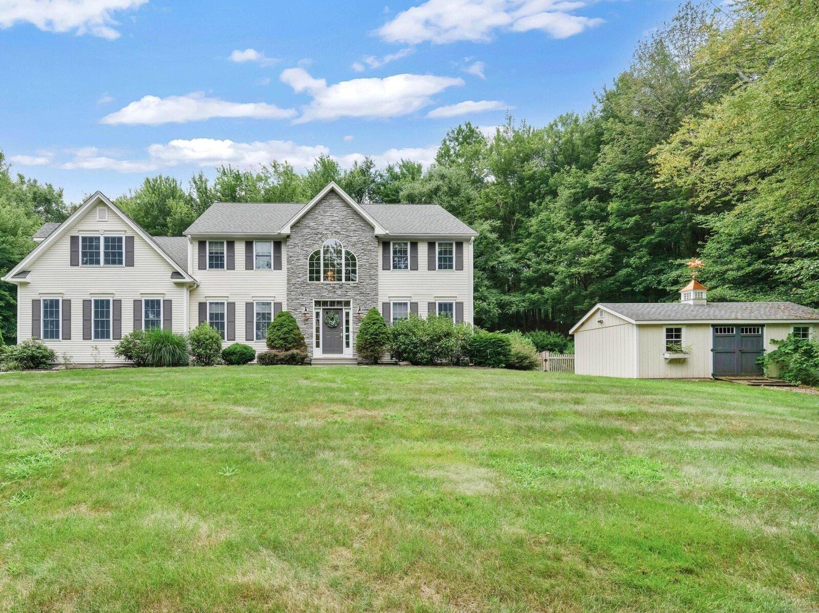 Property Photo:  1 Cider Mill Heights  CT 06060 