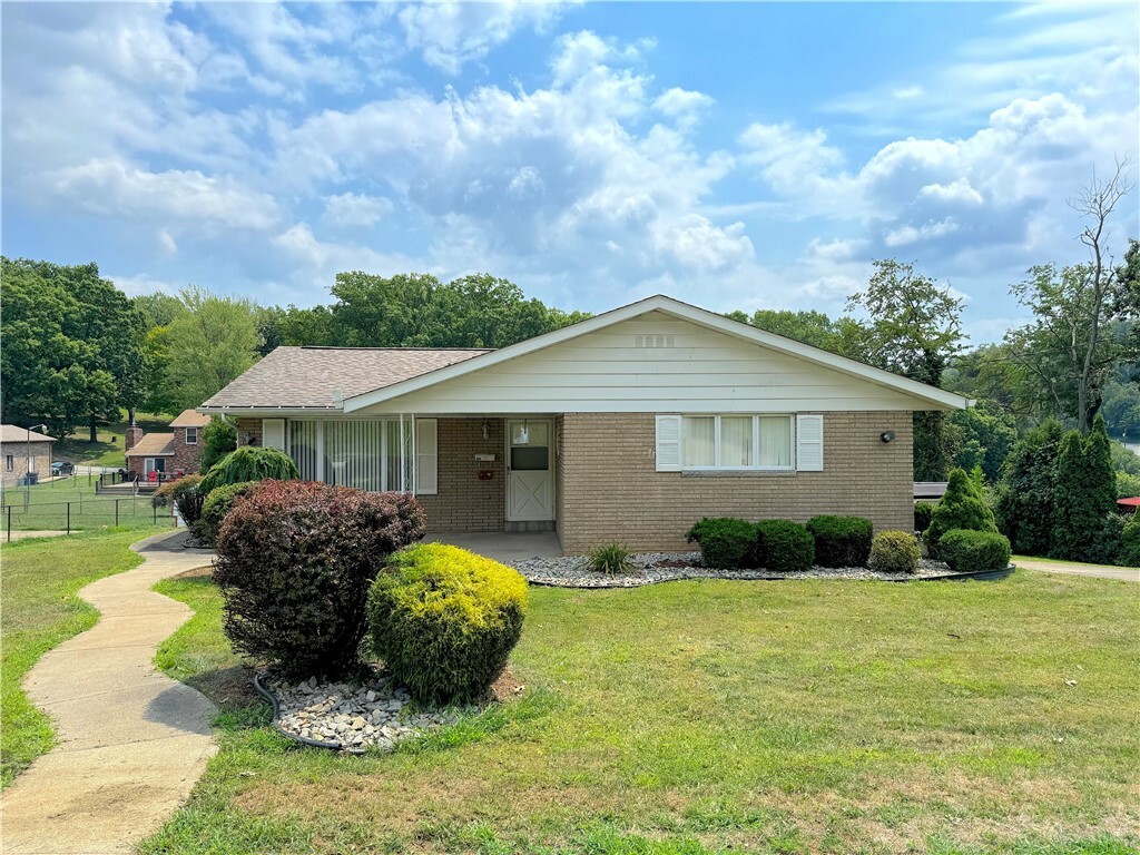 Property Photo: 20 Delrose Dr PA 15062